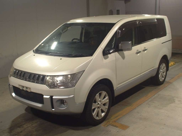 MITSUBISHI DELICA D5 2010
