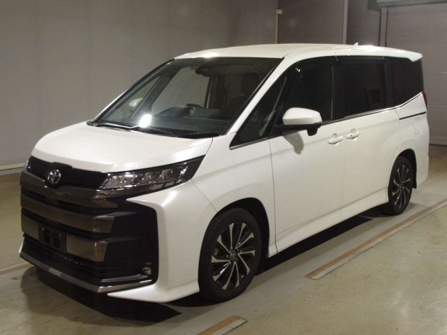 TOYOTA NOAH 2024