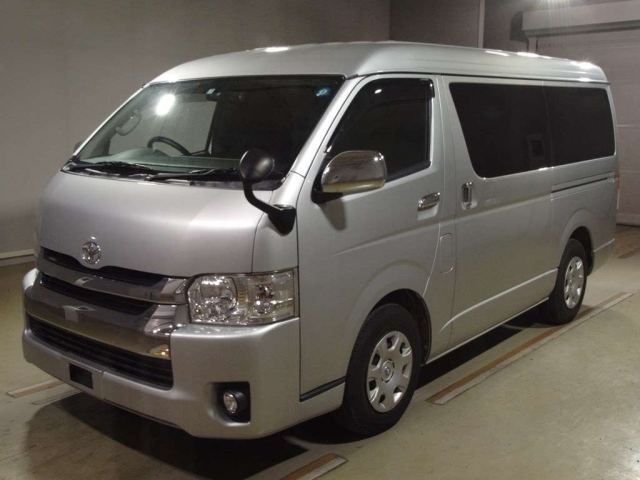 TOYOTA HIACE