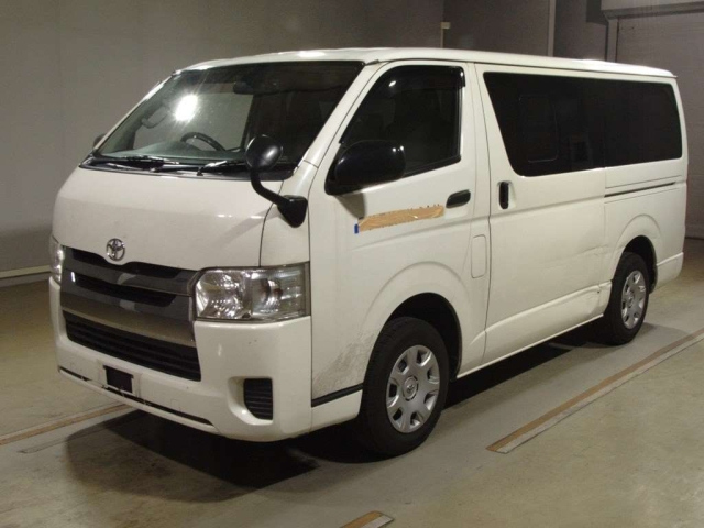 TOYOTA HIACE VAN 2016