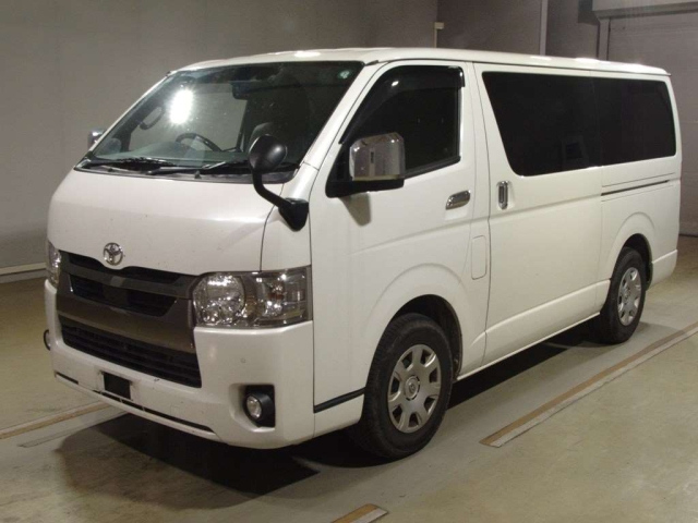 TOYOTA HIACE VAN 2020