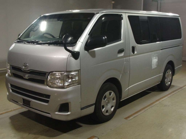 TOYOTA HIACE VAN 2011