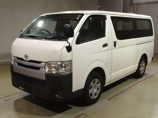 TOYOTA HIACE VAN