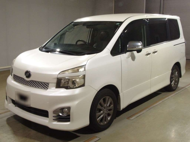 TOYOTA VOXY 2011