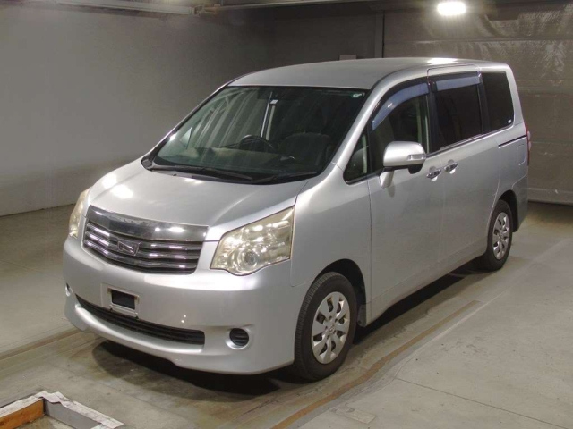 TOYOTA NOAH 2012