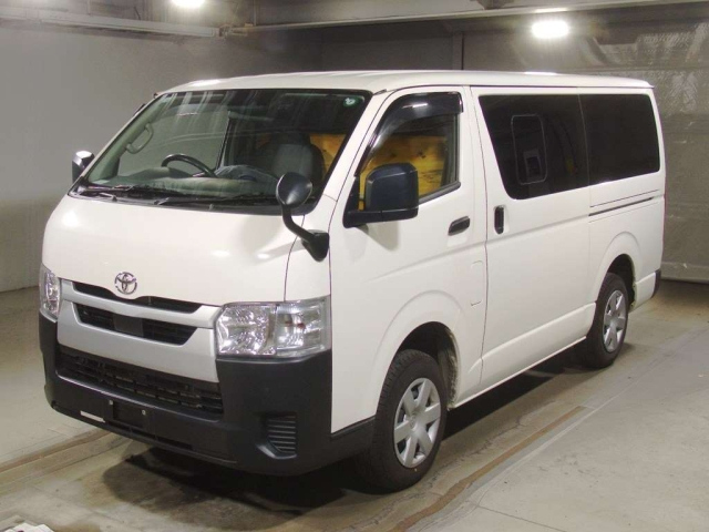 TOYOTA HIACE VAN 2022