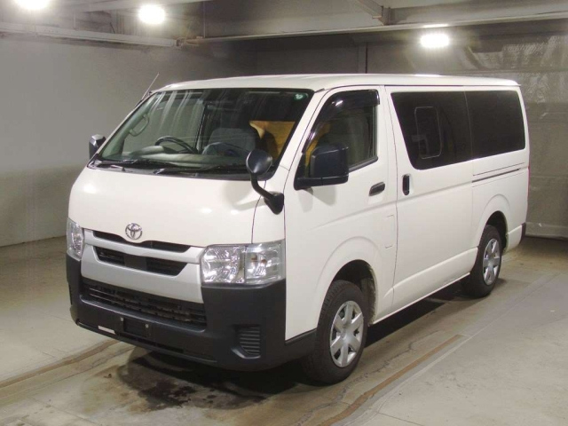 TOYOTA HIACE VAN 2022