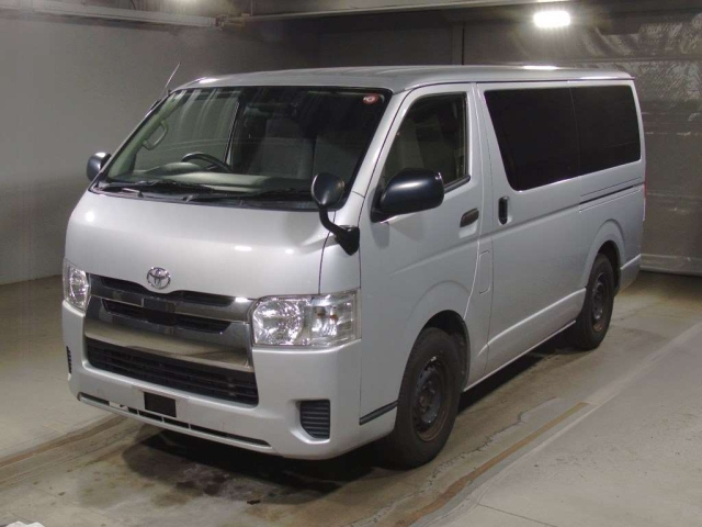 TOYOTA HIACE VAN 2020