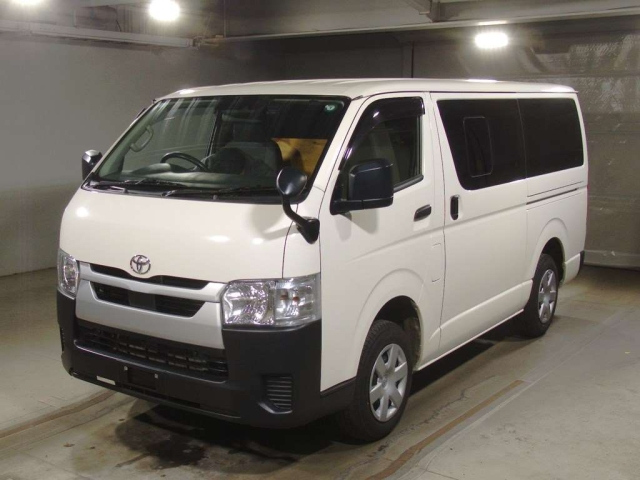 TOYOTA HIACE VAN 2022