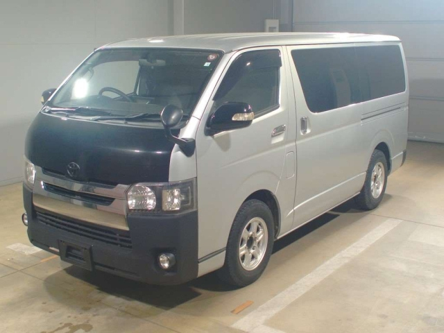 TOYOTA HIACE VAN 2015