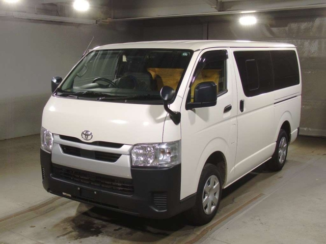 TOYOTA HIACE VAN 2022