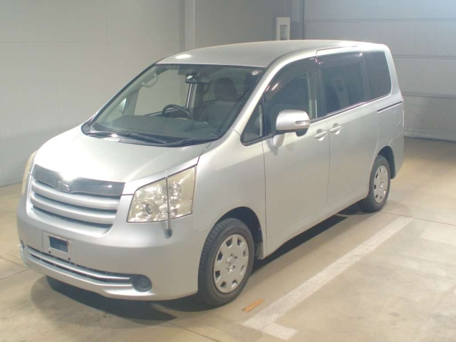 TOYOTA NOAH 2008