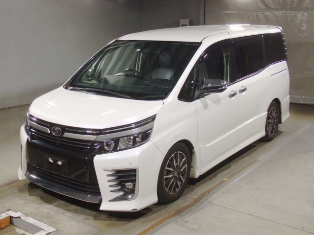 TOYOTA VOXY 2017