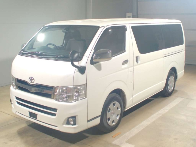 TOYOTA HIACE VAN 2013
