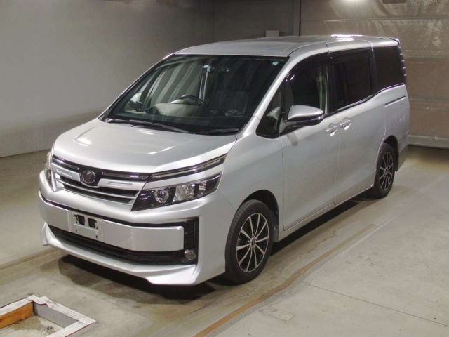 TOYOTA VOXY 2014