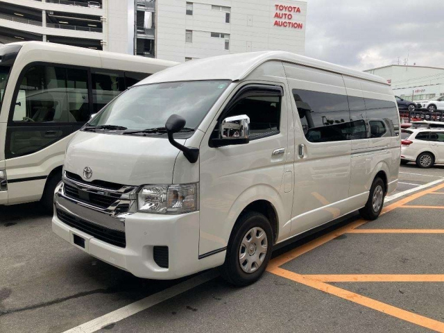 TOYOTA HIACE 2022
