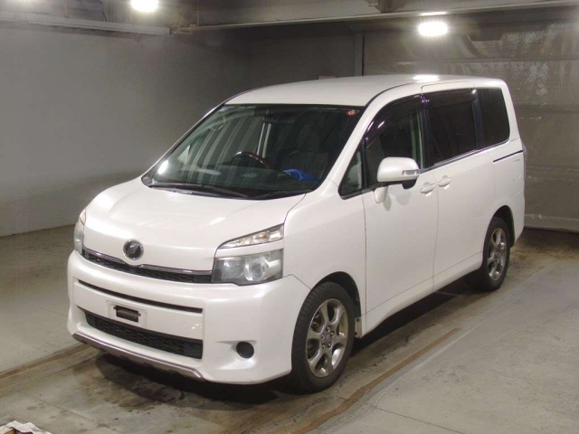 TOYOTA VOXY 2010