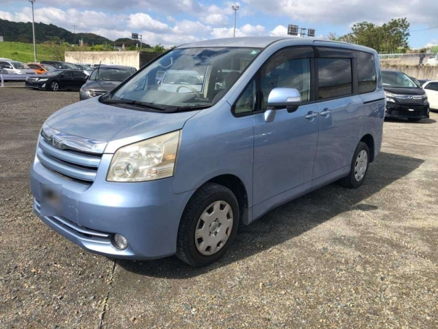 TOYOTA NOAH