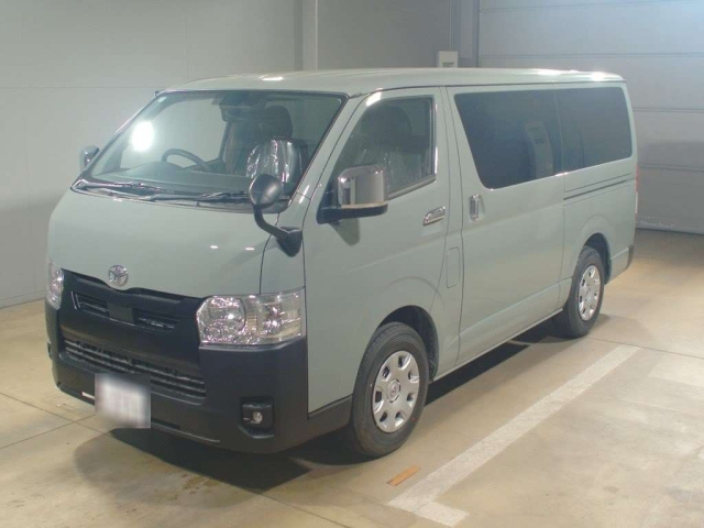 TOYOTA HIACE VAN