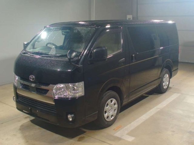 TOYOTA HIACE VAN