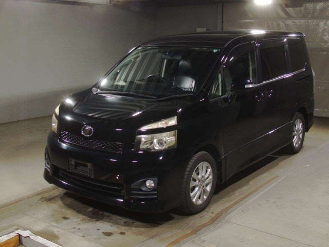 TOYOTA VOXY 2010