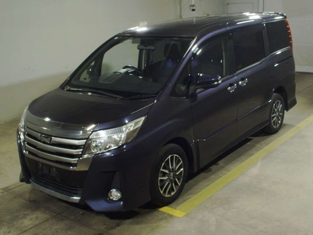 TOYOTA NOAH 2014