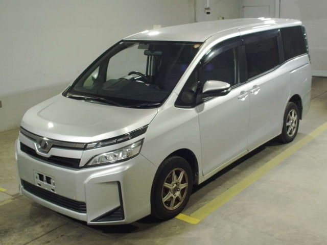 TOYOTA VOXY 2018