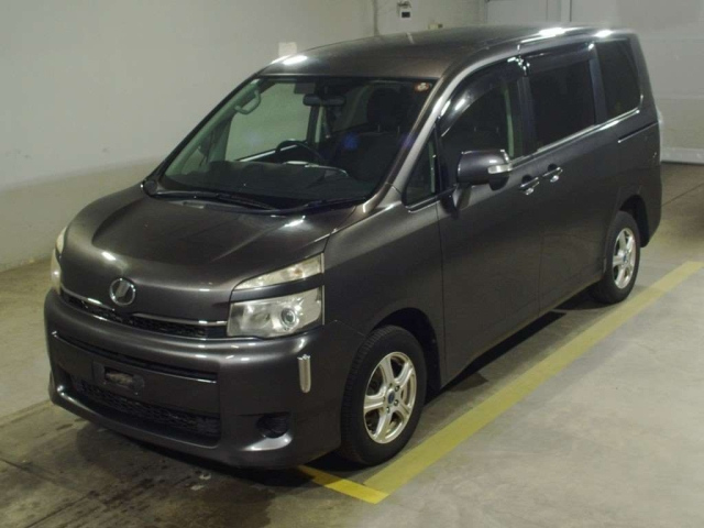 TOYOTA VOXY 2011