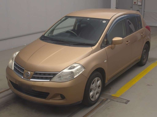 NISSAN TIIDA 2010