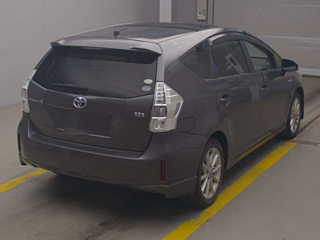 TOYOTA PRIUS ALPHA 2011