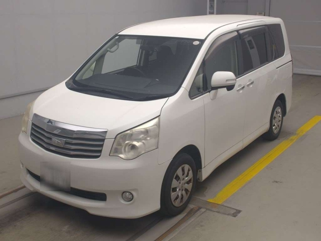 TOYOTA NOAH 2012