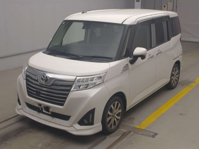 TOYOTA ROOMY 2017