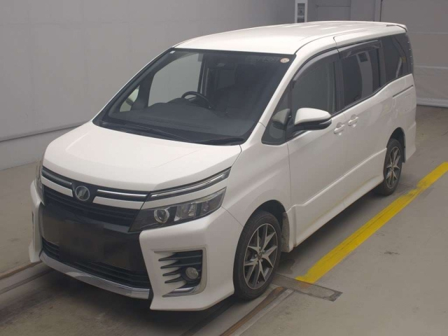 TOYOTA VOXY 2014