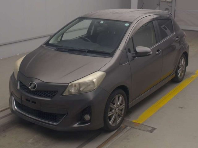TOYOTA VITZ 2013