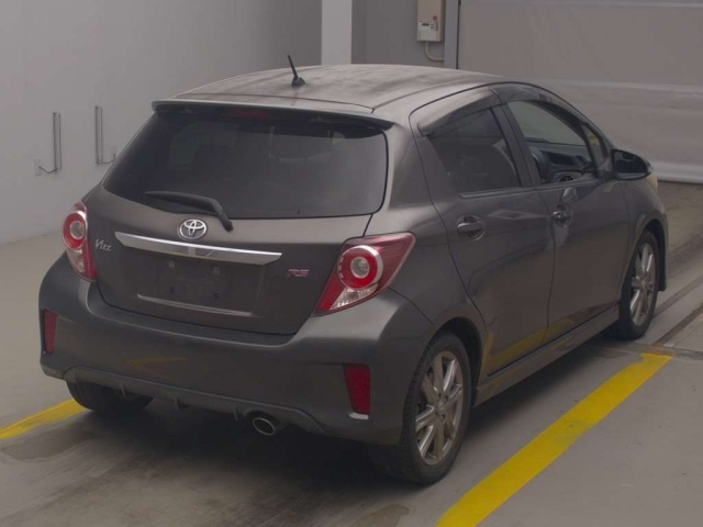 TOYOTA VITZ 2013