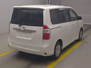 TOYOTA NOAH 2010