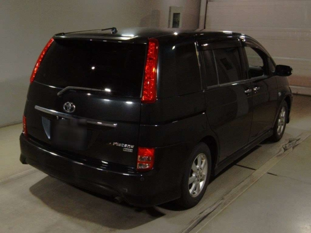 TOYOTA ISIS 2010