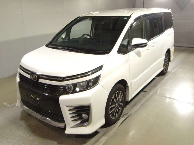 TOYOTA VOXY 2015