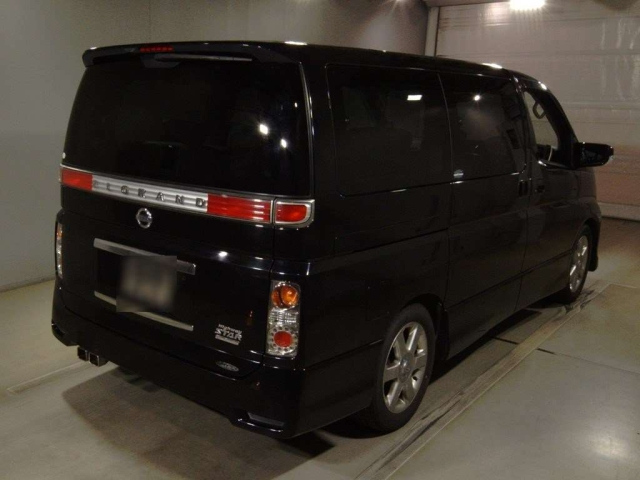 NISSAN ELGRAND 2010