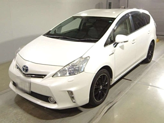 TOYOTA PRIUS ALPHA 2013