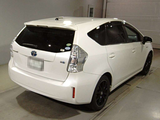 TOYOTA PRIUS ALPHA 2013
