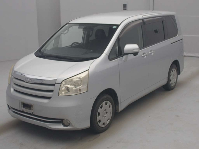 TOYOTA NOAH 2008