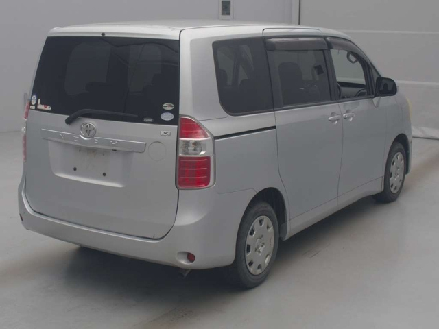 TOYOTA NOAH 2008