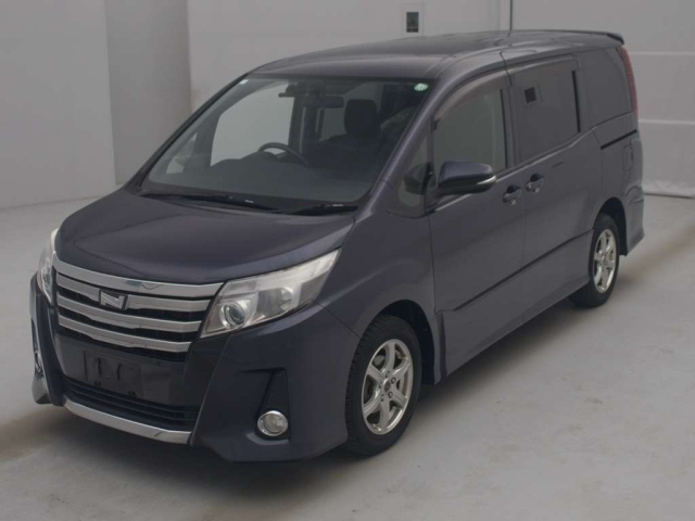TOYOTA NOAH 2014