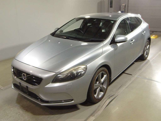 VOLVO V40 2013
