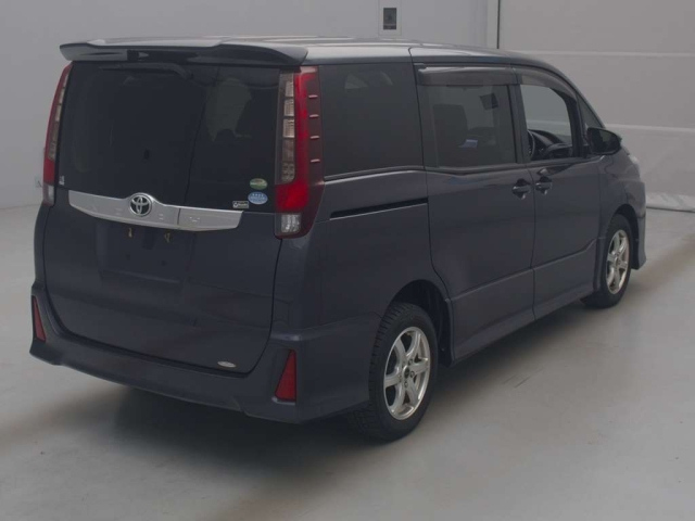 TOYOTA NOAH 2014