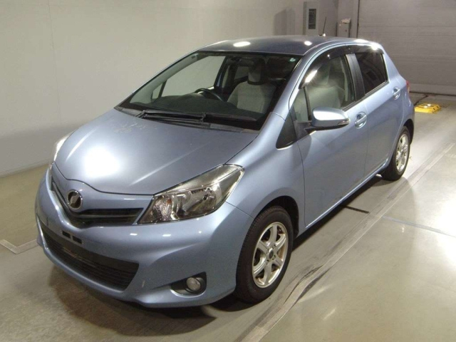 TOYOTA VITZ 2011