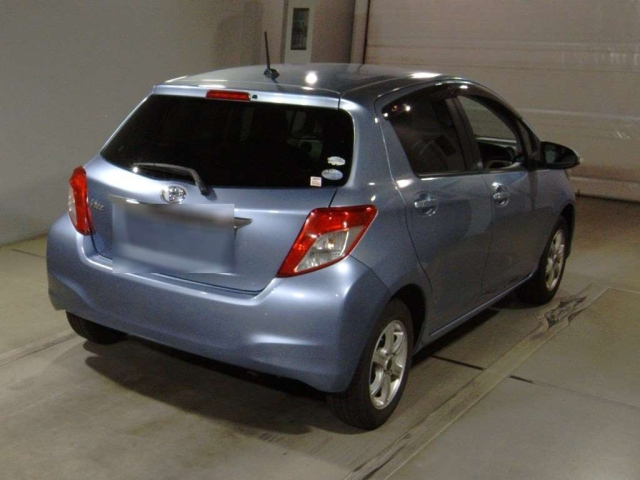TOYOTA VITZ 2011