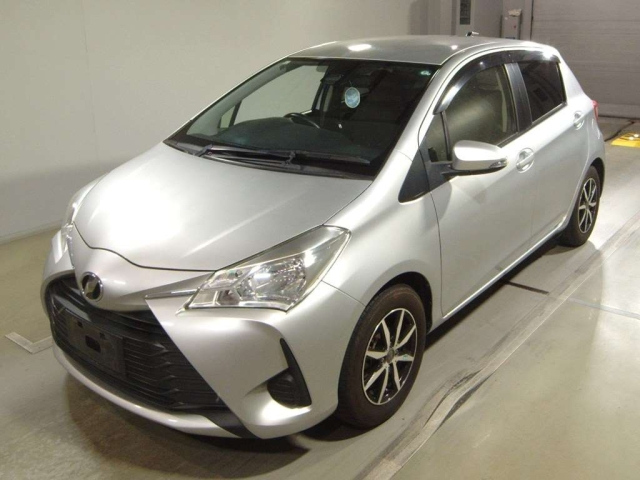 TOYOTA VITZ 2017