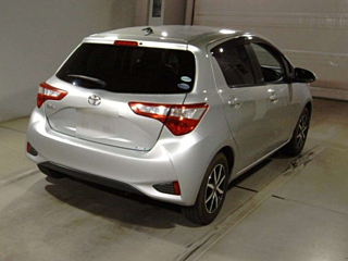 TOYOTA VITZ 2017
